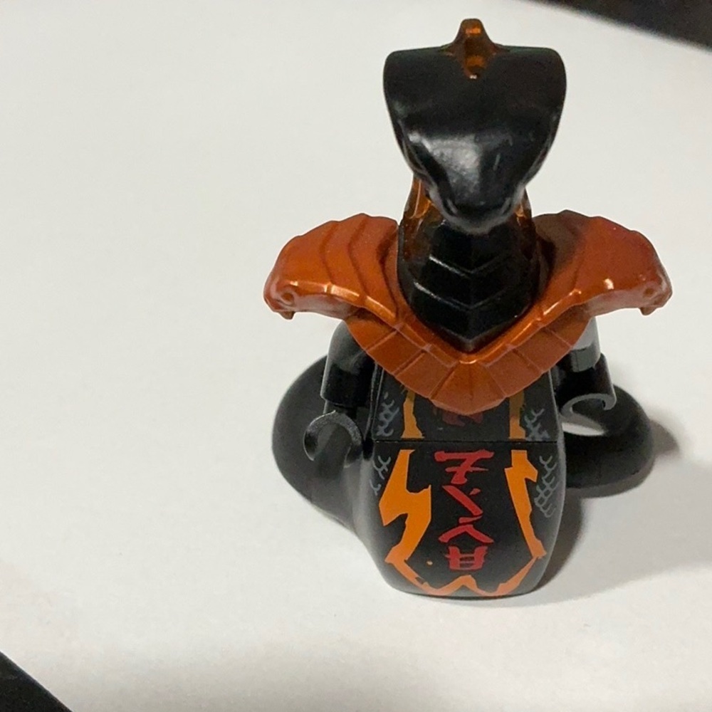 LEGO Ninjago Char Minifigure Black Snake c26